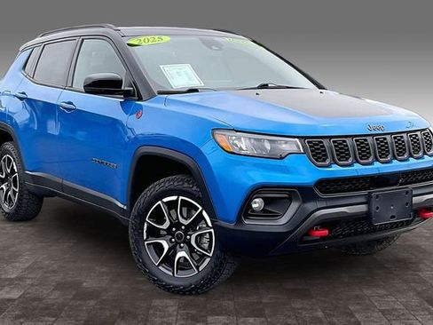 Used 2025 Jeep Compass Trailhawk AWD/4WD image 11