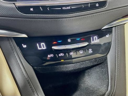 Used 2017 Cadillac XT5 Luxury w/ Driver Awareness Package FWD image 19