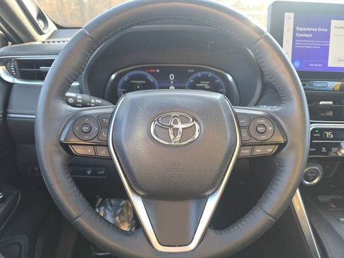 Used 2023 Toyota Venza Limited image 21