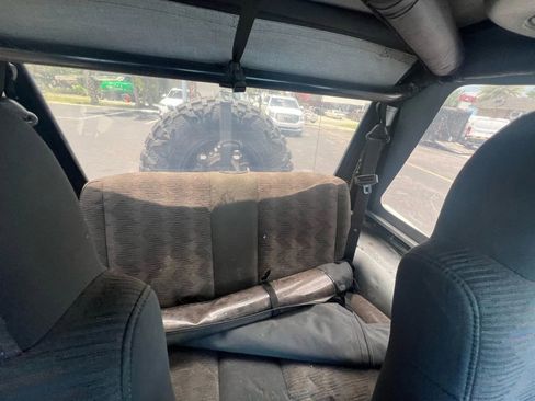 Used 2005 Jeep Wrangler Rubicon image 12