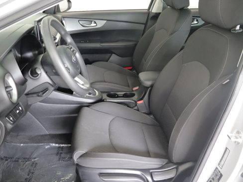 Used 2019 Kia Forte LXS FWD image 6