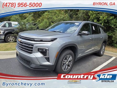 Used 2024 Chevrolet Traverse LT FWD image 1