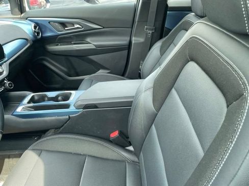 Used 2024 Chevrolet Equinox EV LT FWD image 2