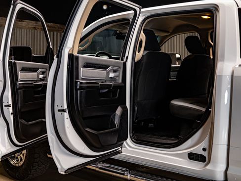 Used 2020 RAM 2500 Big Horn image 28
