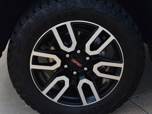 Used 2025 GMC Sierra 1500 AT4 w/ AT4 Premium Package image 10