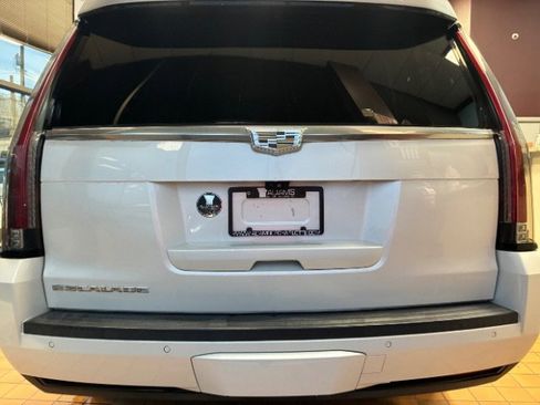 Used 2017 Cadillac Escalade ESV Premium Luxury image 11