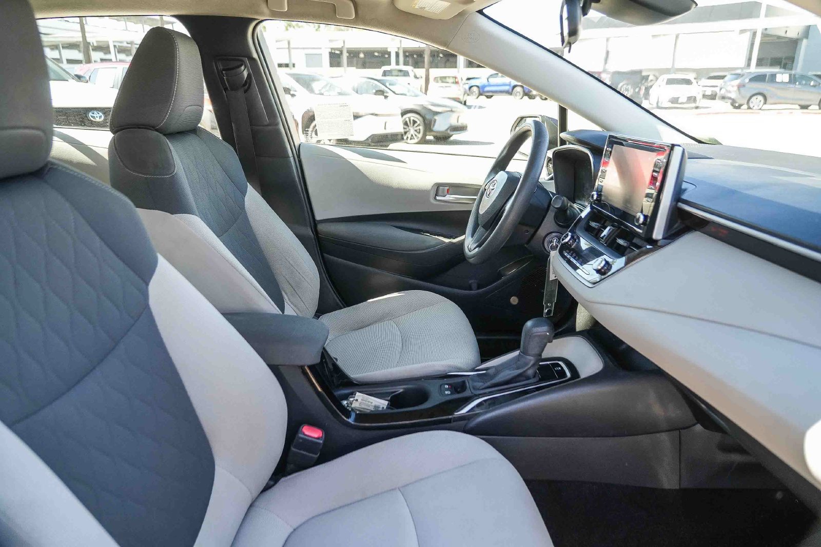 Used 2020 Toyota Corolla LE FWD image 16