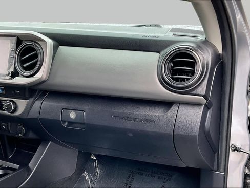 Used 2021 Toyota Tacoma SR5 w/ Technology Package AWD/4WD image 18