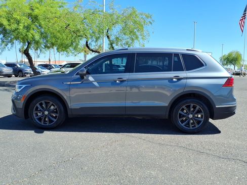 Certified 2022 Volkswagen Tiguan SE image 4