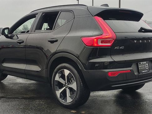 Certified 2025 Volvo XC40 B5 Plus image 4