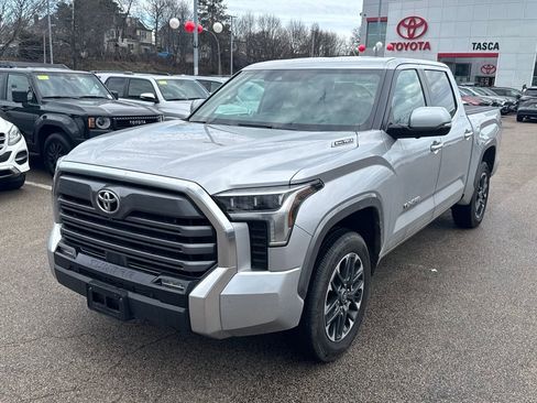 Used 2025 Toyota Tundra Limited AWD/4WD image 3