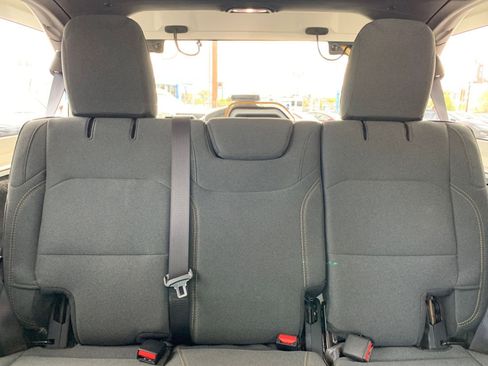 Used 2025 Jeep Wrangler Sahara image 37