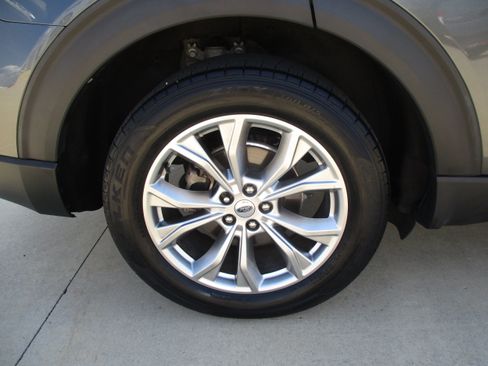 Used 2020 Ford Explorer XLT w/ Equipment Group 202A AWD/4WD image 11