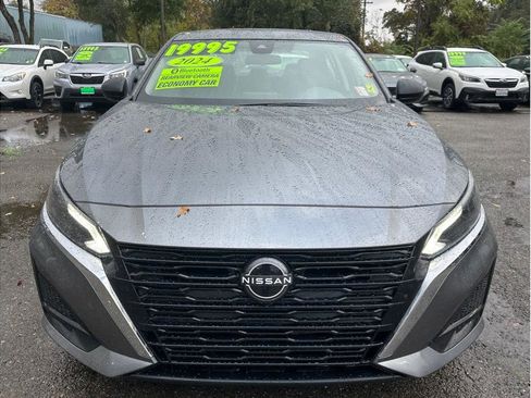 Used 2024 Nissan Altima 2.5 SV image 2