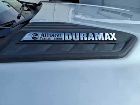 Used 2022 Chevrolet Silverado 2500 Custom w/ Custom Value Package image 11