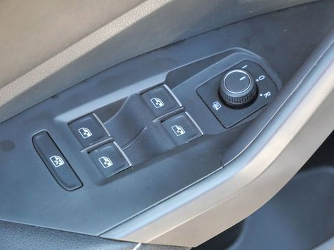 Used 2025 Volkswagen Jetta Sport image 32