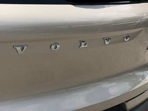 Certified 2024 Volvo XC40 B5 Plus w/ Protection Package Premier AWD/4WD image 10