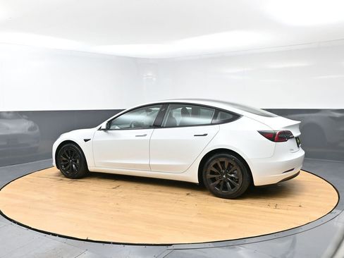 Used 2023 Tesla Model 3 Standard Range image 6