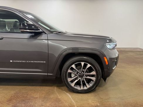Used 2024 Jeep Grand Cherokee Overland AWD/4WD image 30