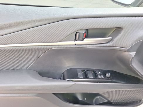 Used 2025 Toyota Camry SE w/ Convenience Package image 17