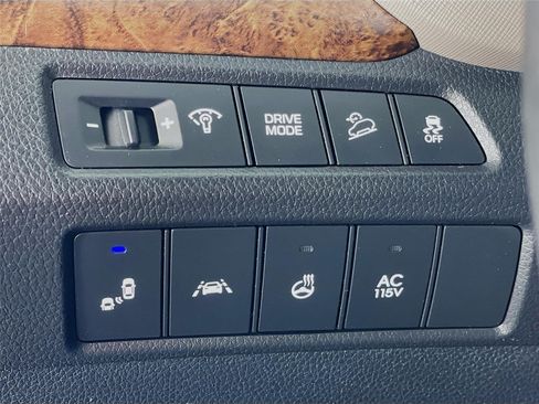 Used 2017 Hyundai Santa Fe Limited FWD image 14