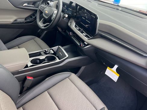 New 2026 Chevrolet Equinox LT w/ Convenience Package II image 13