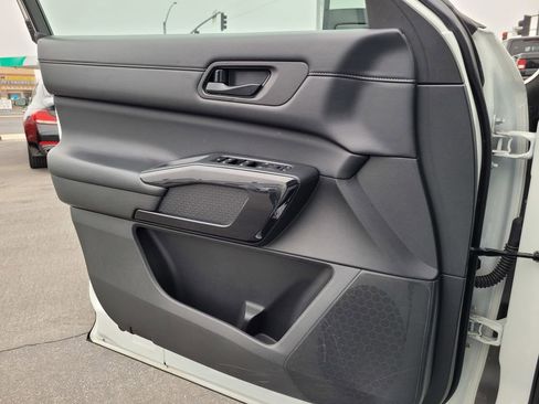 Used 2024 Nissan Pathfinder SV image 25