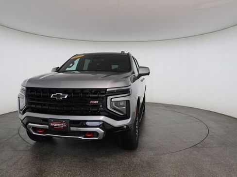 Used 2025 Chevrolet Suburban Z71 image 32