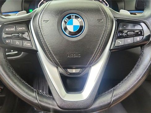 Used 2023 BMW 530e xDrive w/ Premium Package image 40