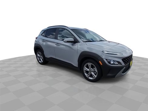 Used 2023 Hyundai Kona SEL FWD image 2