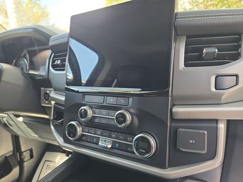 Used 2023 Ford Expedition XLT image 17