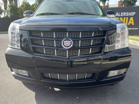 Used 2013 Cadillac Escalade ESV Premium image 13