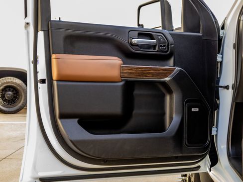 Used 2023 Chevrolet Silverado 3500 High Country w/ Technology Package image 35