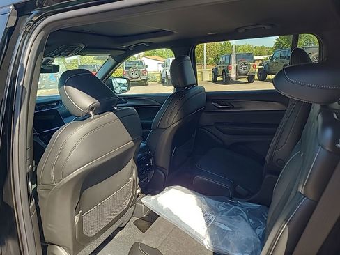 New 2025 Jeep Grand Cherokee L Altitude image 16