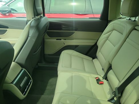 Certified 2025 Lincoln Nautilus Premier AWD/4WD image 5