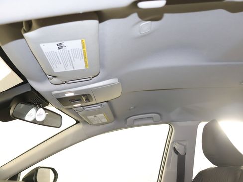 Used 2025 Toyota Camry LE image 39