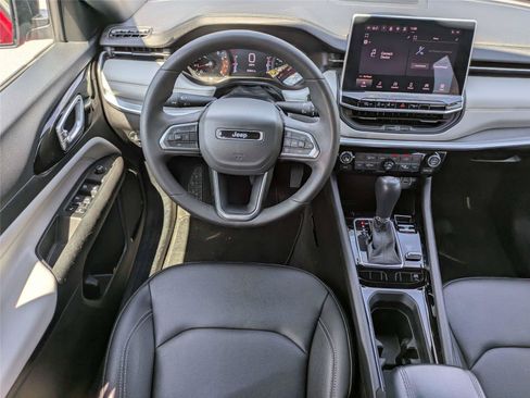 Certified 2025 Jeep Compass Limited AWD/4WD image 18