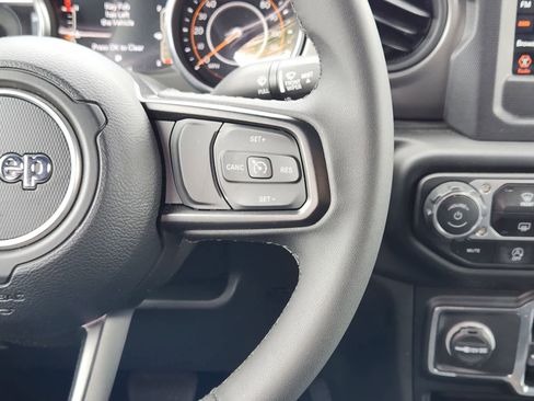 Used 2023 Jeep Gladiator Sport AWD/4WD image 26