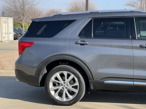 Used 2022 Ford Explorer Platinum w/ Equipment Group 601A image 11