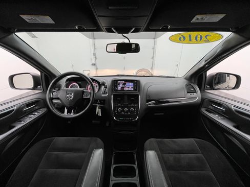 Used 2016 Dodge Grand Caravan SE FWD image 3
