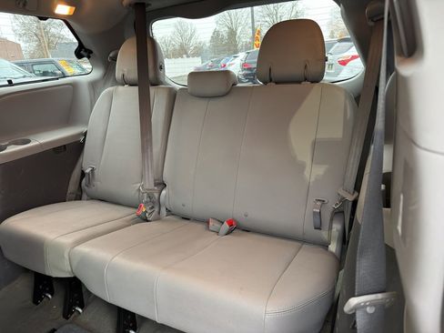 Used 2017 Toyota Sienna XLE image 14