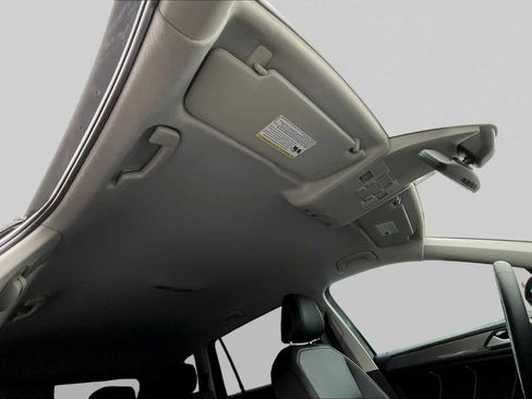 Used 2024 Volkswagen Tiguan SE FWD image 14