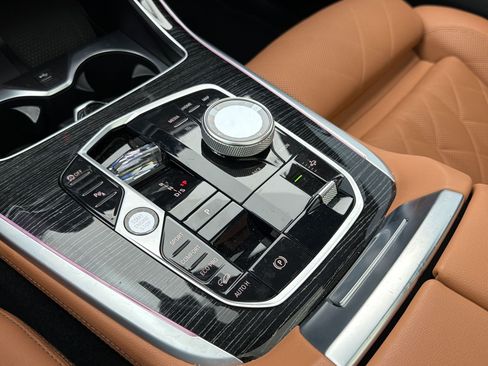 Used 2023 BMW X7 xDrive40i w/ M Sport Package AWD/4WD image 18