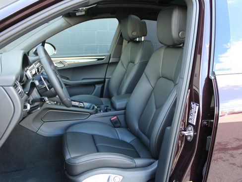 New 2026 Porsche Macan image 5