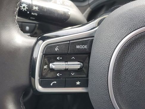 Used 2024 Kia Carnival EX FWD image 23