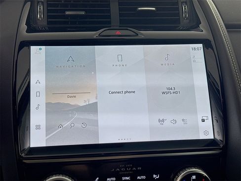 New 2024 Jaguar E-PACE R-Dynamic SE image 15