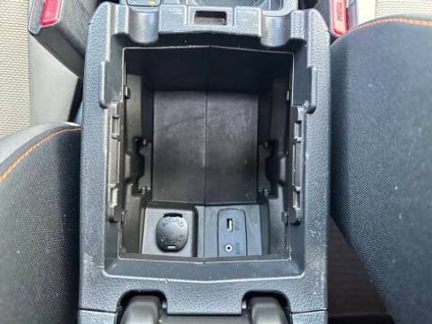 Used 2017 Subaru Crosstrek 2.0i Premium AWD/4WD image 30