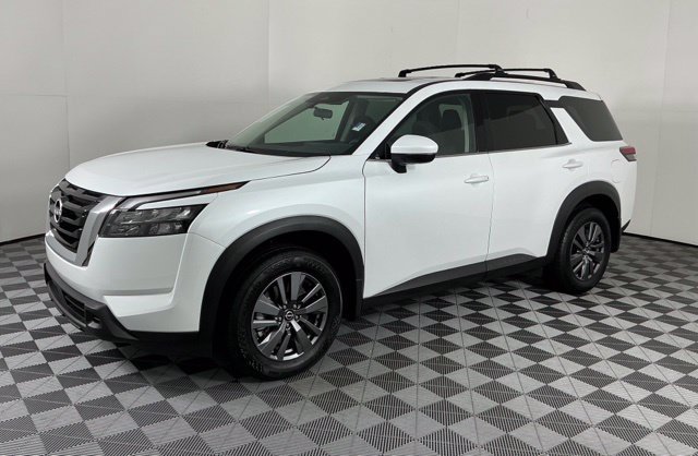Used 2025 Nissan Pathfinder SV w/ SV Premium Package FWD image 4