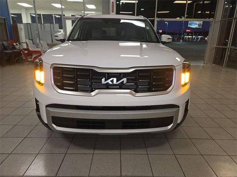 Used 2024 Kia Telluride S w/ S Sunroof Package image 3
