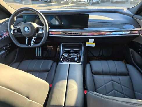 Used 2024 BMW i7 xDrive60 AWD/4WD image 18